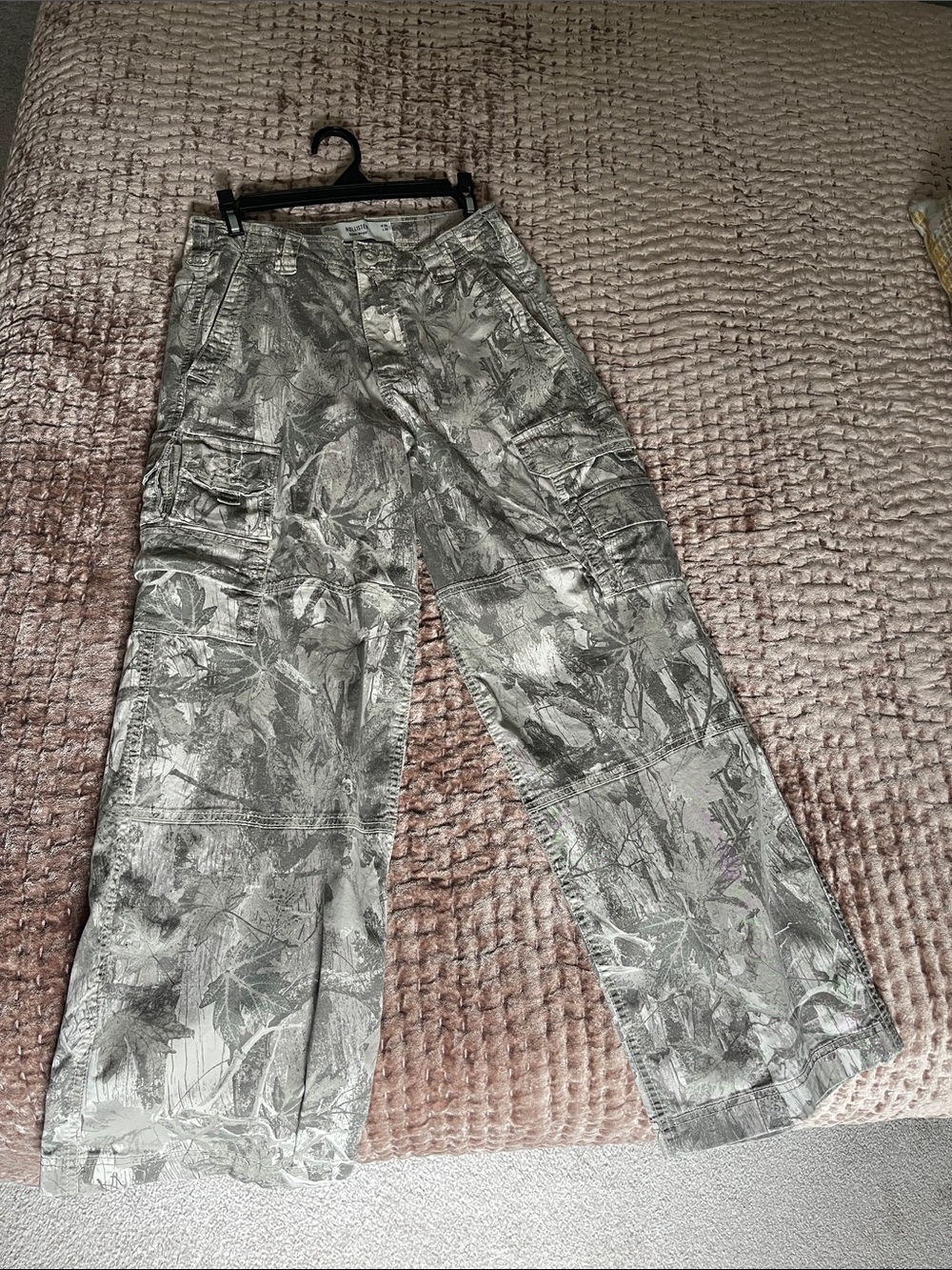 Hollister Gray Leaf-Pattern Cargo Pants